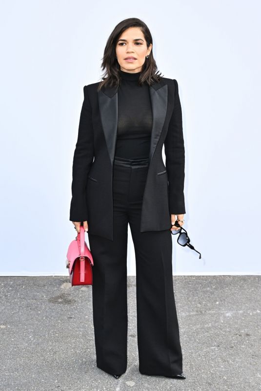 AMERICA FERRERA at Chloe Womenswear Spring/summer 2024 Show in Paris 09/28/2023
