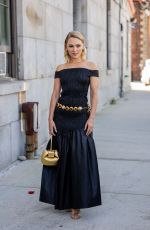 ANNASOPHIA ROBB at Gabriela Hearst Spring 2024 Ready to Wear Runway Show in New York 09/12/2023