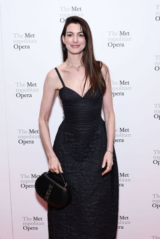 ANNE HATHAWAY at Met Opera Fall 2024 Opening Night at Metropolitan Opera House in New York 09/26/2023