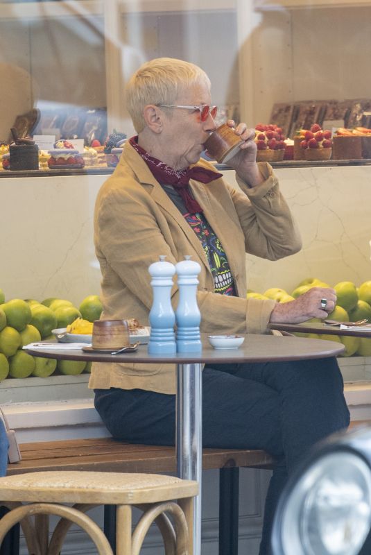 ANNIE LENNOX Out for Lunch at L