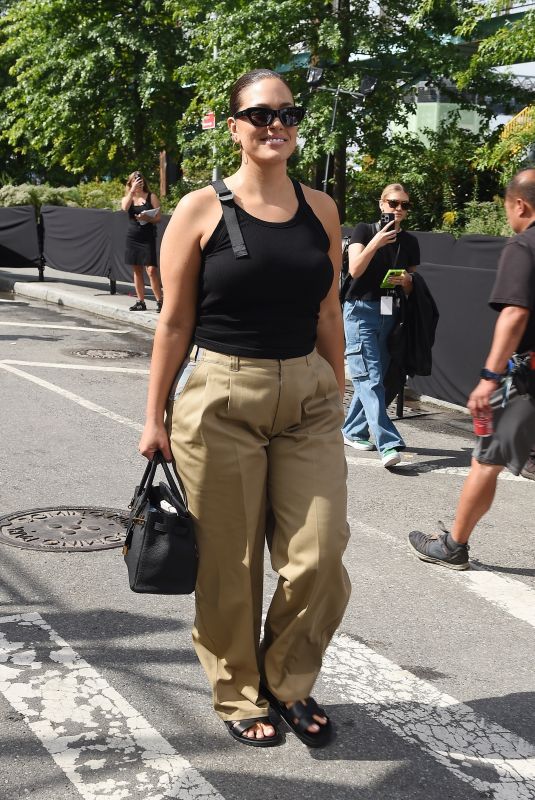 ASHLEY GRAHAM Leaves Michael Kors SS24 Show at New York Fashion Week 09/11/2023