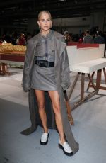 CAROLINE DAUR at Tod