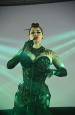 CERVENA FOX Puts on a Show at Girl