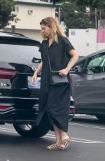 ELLEN POMPEO Shopping for Groceries in Los Feliz 09/17/2023