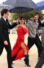 EMILY RATAJKOWSKI Arrives at Loewe SS24 Show at Paris Fashion Week 09/29/2023