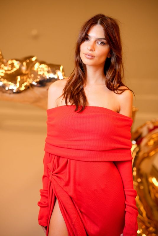 EMILY RATAJKOWSKI at Loewe Womenswear Spring/summer 2024 Show at Paris Fashion Week 09/29/2023
