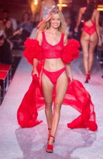 FRIDA AASEN Walks Runway at Etam Womenswear Spring/summer 2024 Show in Paris 09/26/2023