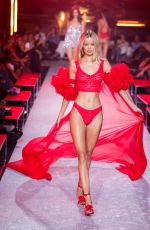 FRIDA AASEN Walks Runway at Etam Womenswear Spring/summer 2024 Show in Paris 09/26/2023