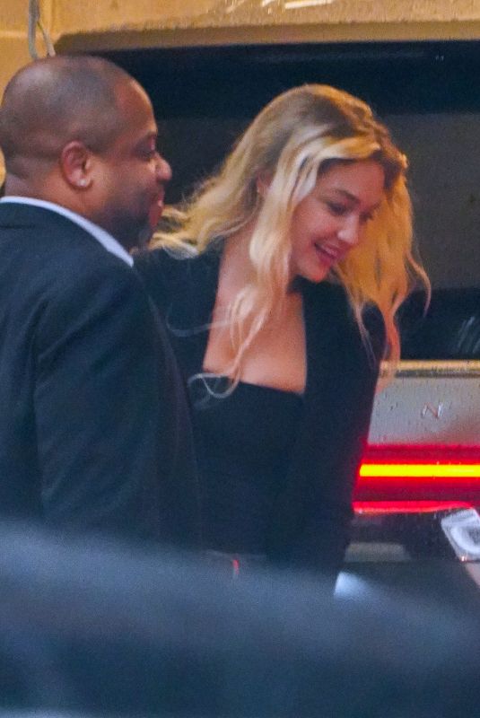 GIGI HADID Leaves Emilio
