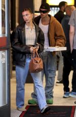 HAILEY and Justin BIEBER Ordering Takeout Pizza in Los Angeles 09/19/2023