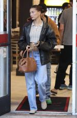 HAILEY and Justin BIEBER Ordering Takeout Pizza in Los Angeles 09/19/2023