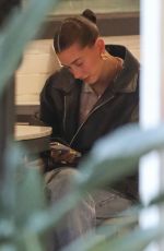HAILEY and Justin BIEBER Ordering Takeout Pizza in Los Angeles 09/19/2023
