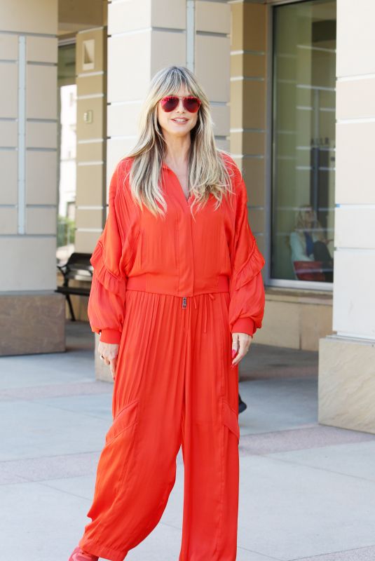 HEIDI KLUM Arrives on the Set of America