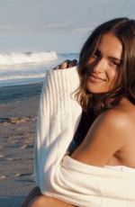 HELEN OWEN - Instagram Photos 09/17/2023