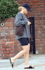 HILARY DUFF Shopping at Michaels Art Supply Store in Studio City 09/25/2023