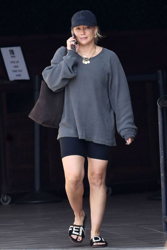 HILARY DUFF Shopping at Michaels Art Supply Store in Studio City 09/25/2023