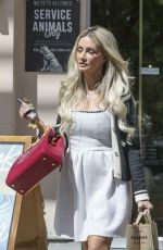 HOLLY MADISON Shopping at Erewhon Market in Los Angeles 09/26/2023