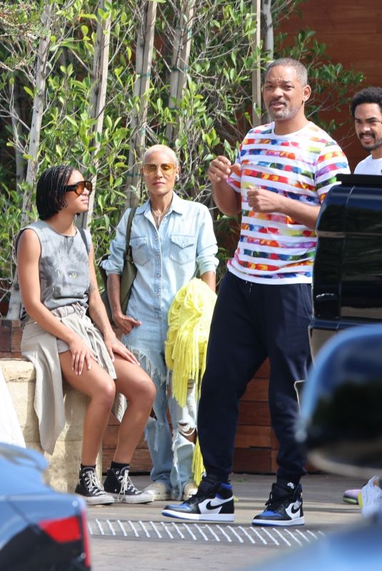 JADA PINKETT and Willow SMITH and SHEREE ZAMPINO Out for Lunch at Soho Housein Malibu 09/10/2023