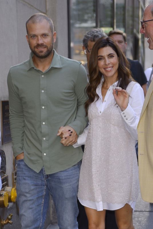 JAMIE-LYNN SIGLER and Cutter Dykstra Arrives at Today Show in New York 09/20/2023