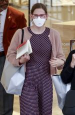 JENNIFER GARNER Shopping with Her Daughter Violet at Neiman Marcus in Beverly Hills 09/02/2023