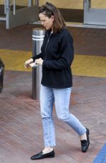 JENNIFER GARNER Shopping with Her Daughter Violet at Neiman Marcus in Beverly Hills 09/02/2023