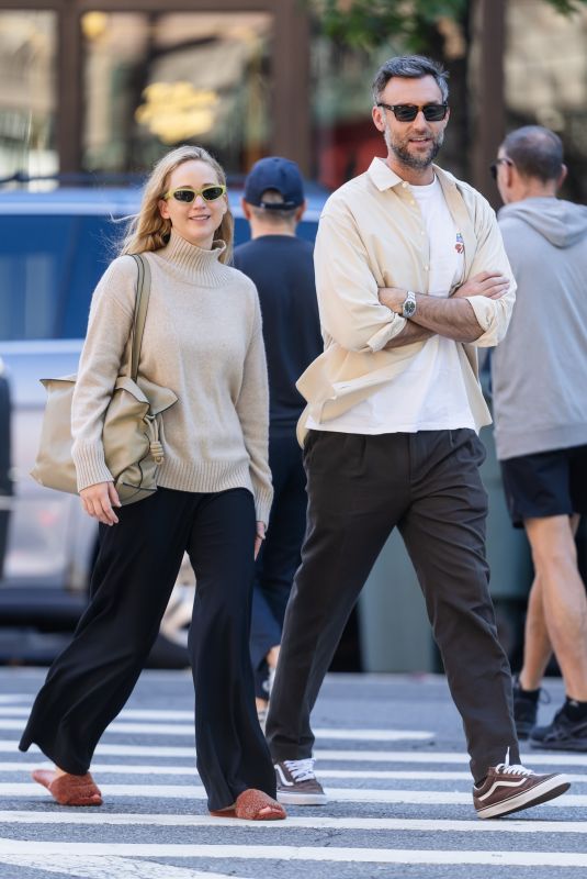JENNIFER LAWRENCE and Cooke Maroney Out in New York 09/17/2023