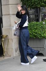 JISOO Arrivves at Her Hotel in Paris 09/27/2023