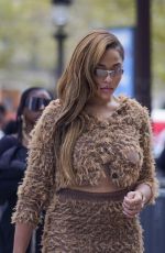 JORDYN WOODS Ahopping at Sephora Retail Store in Paris 09/25/2023