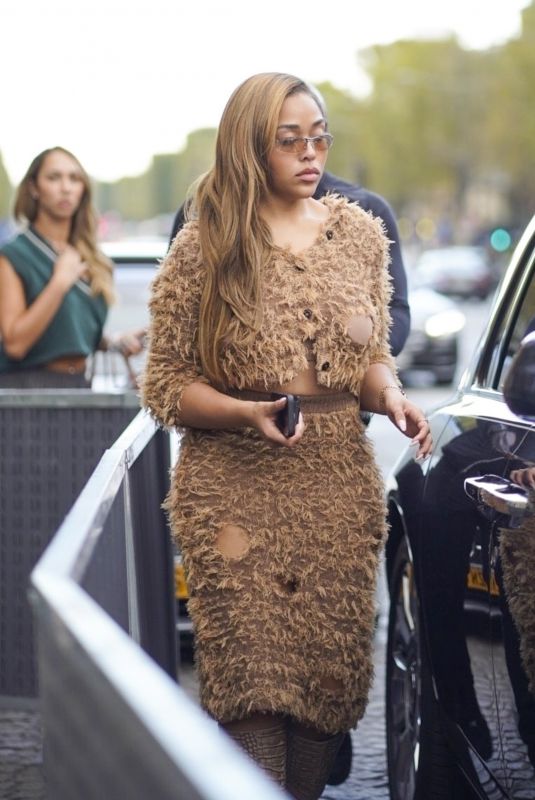 JORDYN WOODS Ahopping at Sephora Retail Store in Paris 09/25/2023