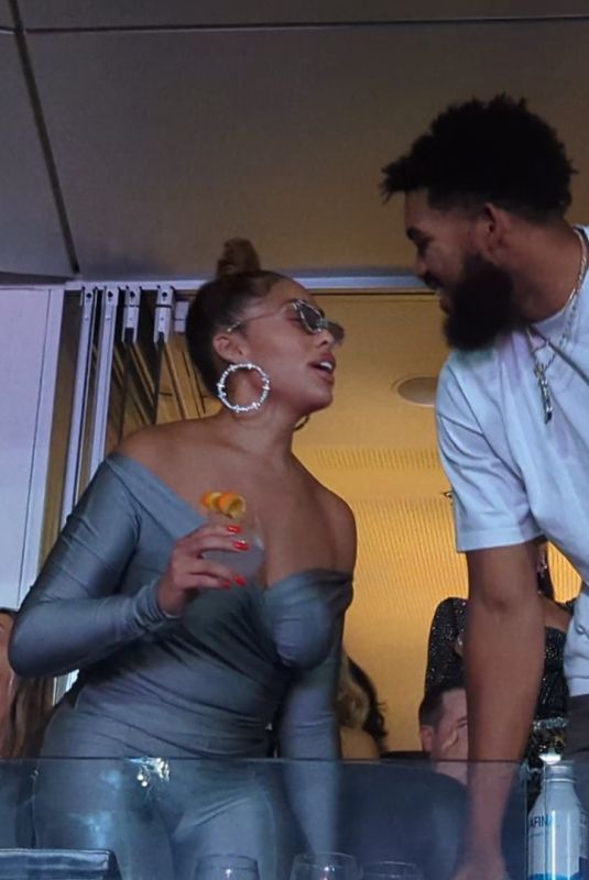 JORDYN WOODS and Karl-Anthony Towns in VIP Suite at Beyonce