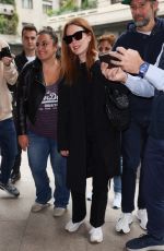 JULIANNE MOORE Out and About in Milan 09/22/2023