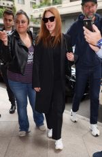 JULIANNE MOORE Out and About in Milan 09/22/2023