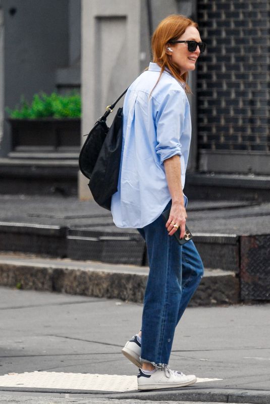 JULIANNE MOORE Out and About in New York 09/11/2023