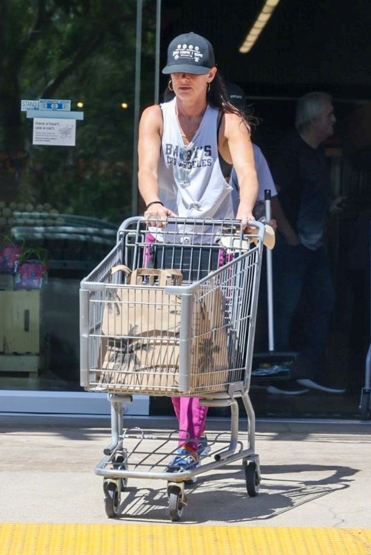 JULIETTE LEWIS Shopping at Erewhon Market in Los Angeles 09/06/2023