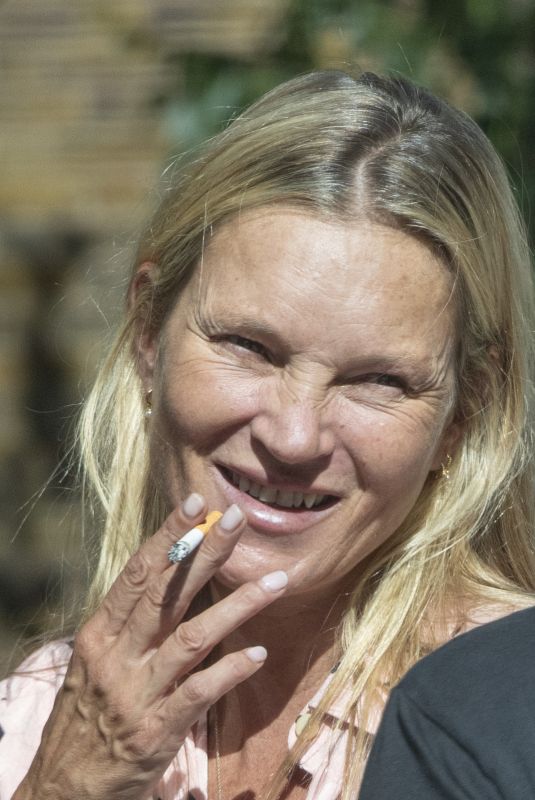 KATE MOSS Out Smoking During a Family Lunch in London 09/10/2023