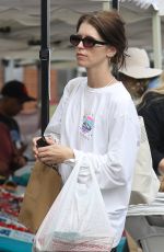 KATHERINE SCHWARZENEGGER Shopping at Farmers Market 09/10/2023