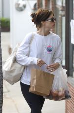 KATHERINE SCHWARZENEGGER Shopping at Farmers Market 09/10/2023