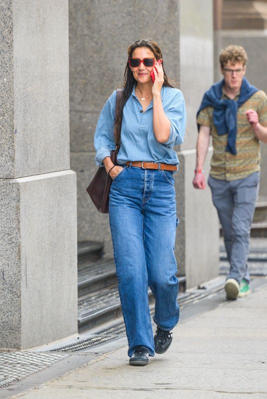 KATIE HOLMES Out Chatting on Phone in New York 09/22/2023