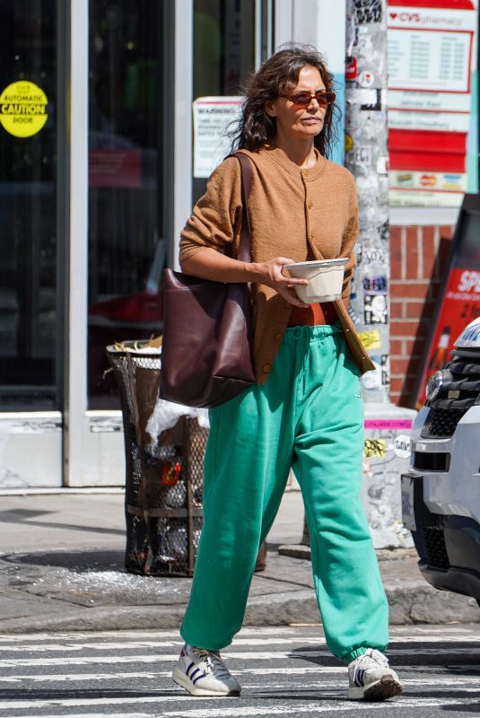 KATIE HOLMES Out for Lunch in New York 09/19/2023