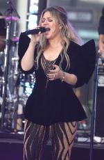 KELLY CLARKSON Performs at Today Show at Rockefeller Plaza in New York 09/22/2023