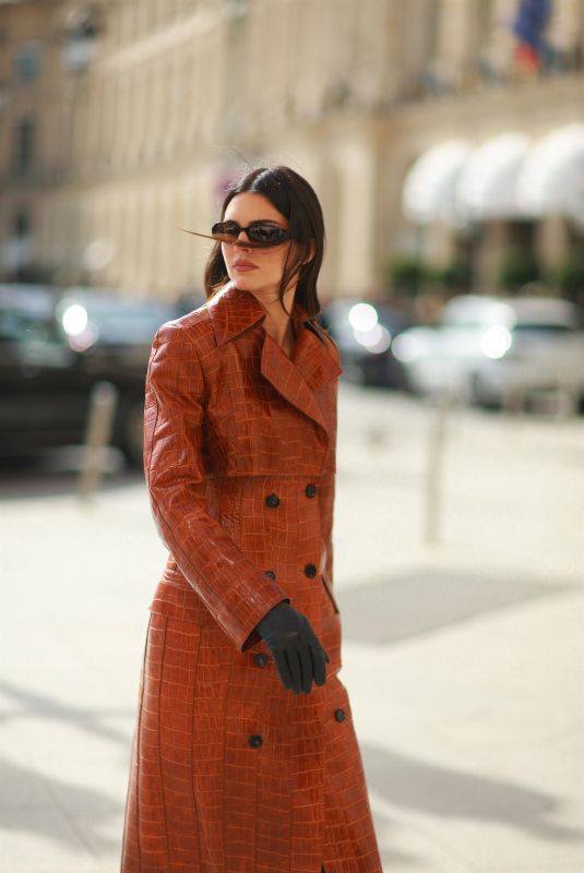 KENDALL JENNER Heading to a Fitting in Paris 09/27/2023
