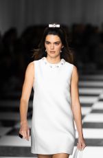 KENDALL JENNER Runway Versace Spring/summer show at Milan Fashion Week 09/22/2023