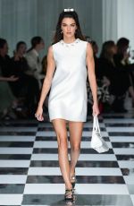 KENDALL JENNER Runway Versace Spring/summer show at Milan Fashion Week 09/22/2023