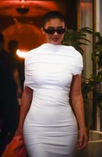 KYLIE and KENDALL JENNER Arrives for Dinner at Siena Paris 09/26/2023