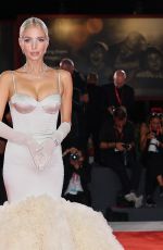 LEONIE HANNE at Finalmente L