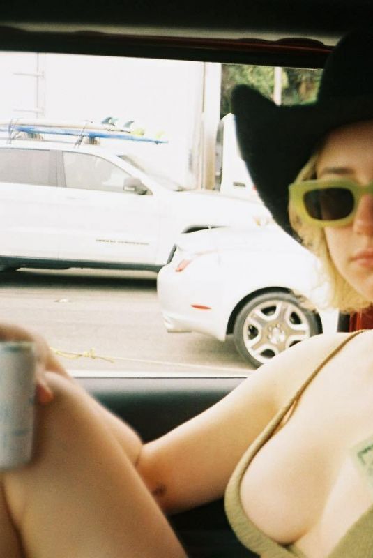 LILI REINHART - Instagram Photo 09/18/2023