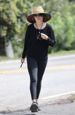 LISA RINNA Out for Her Morning Walk in Los Angeles 09/18/2023