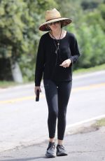LISA RINNA Out for Her Morning Walk in Los Angeles 09/18/2023