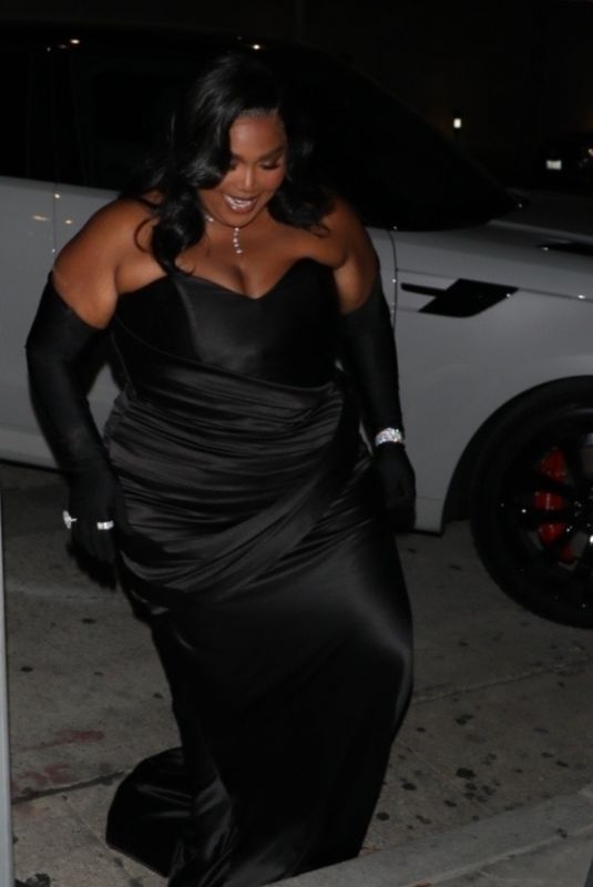 LIZZO Out for Dinner at Craig’s in West Hollywood 09/21/2023