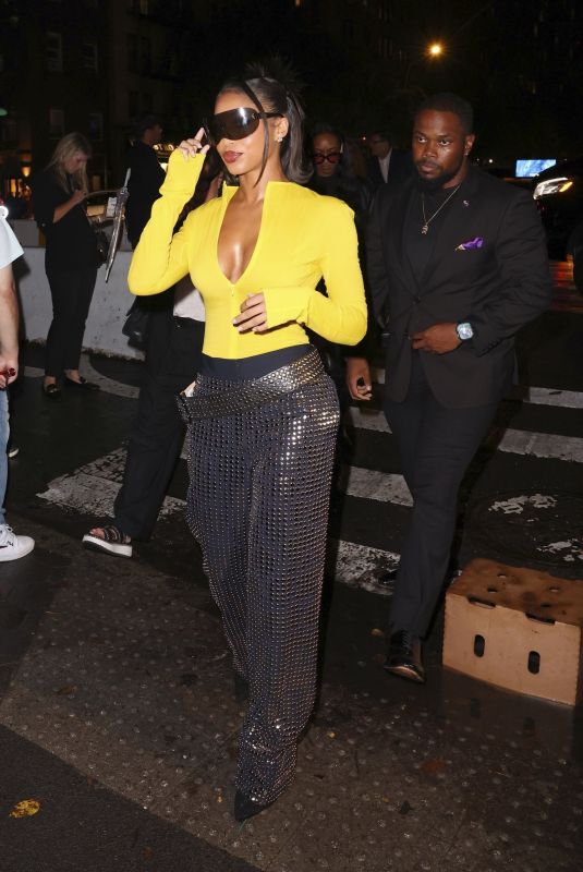 LORI HARVEY Arrives at Tory Burch Fashion Show in New York 09/11/2023
